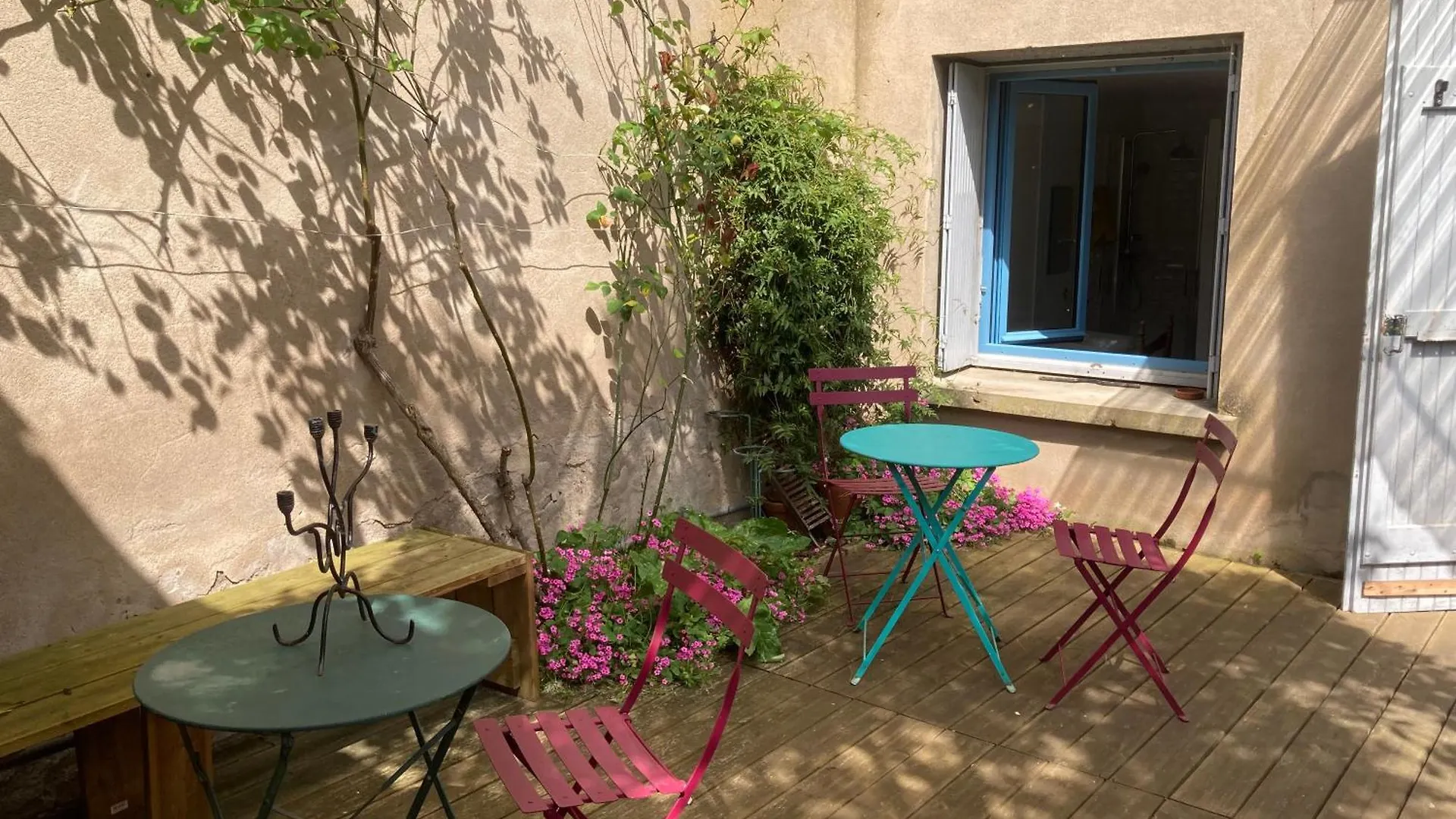 ベッド・アンド・ブレックファスト Chambre D'Hote Avec Cour Privative Saint-Sulpice